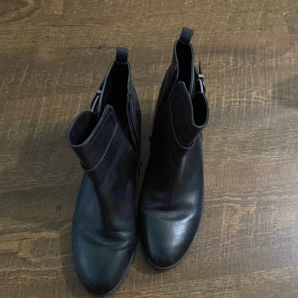 Women’s booties - Picture 1 of 2